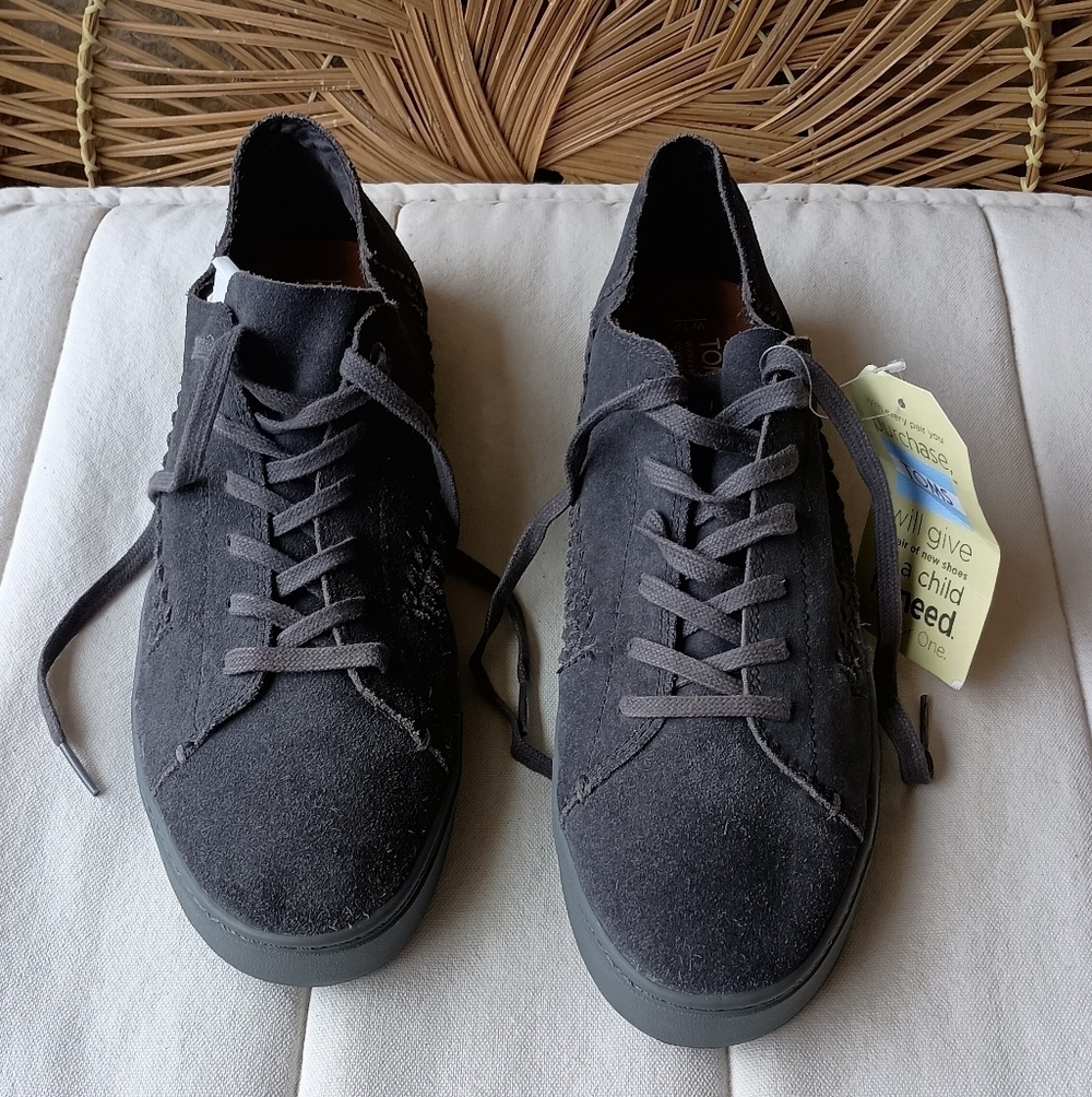 NWT Tom's Women's Gray Suede Leather Sneakers_12